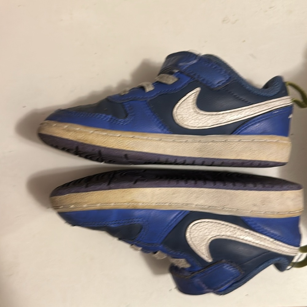 Nike toddler sneakers size 9c - Picture 3 of 4